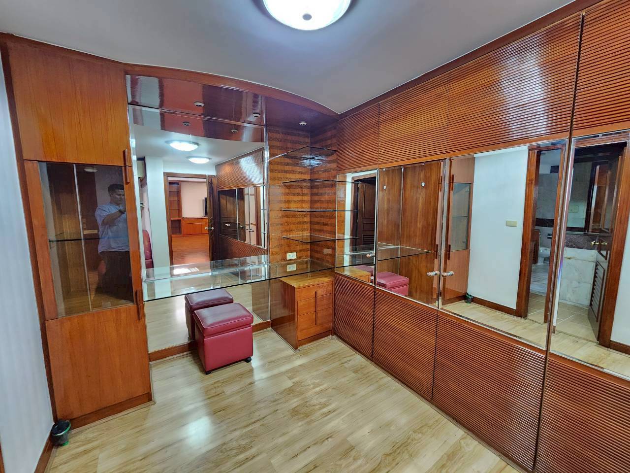 Master dressing room