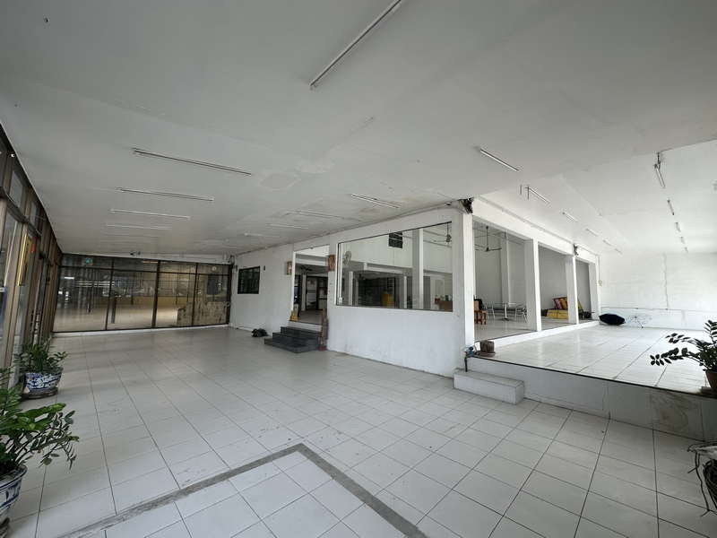 For Rent Nonthaburi Warehouse - Showroom Tiwanon Road Pak Kret BRE21668