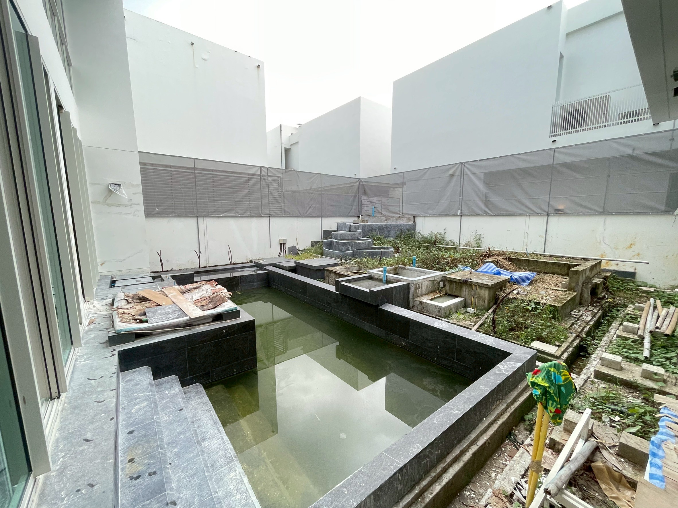 LINE_ALBUM_41168_251104_177