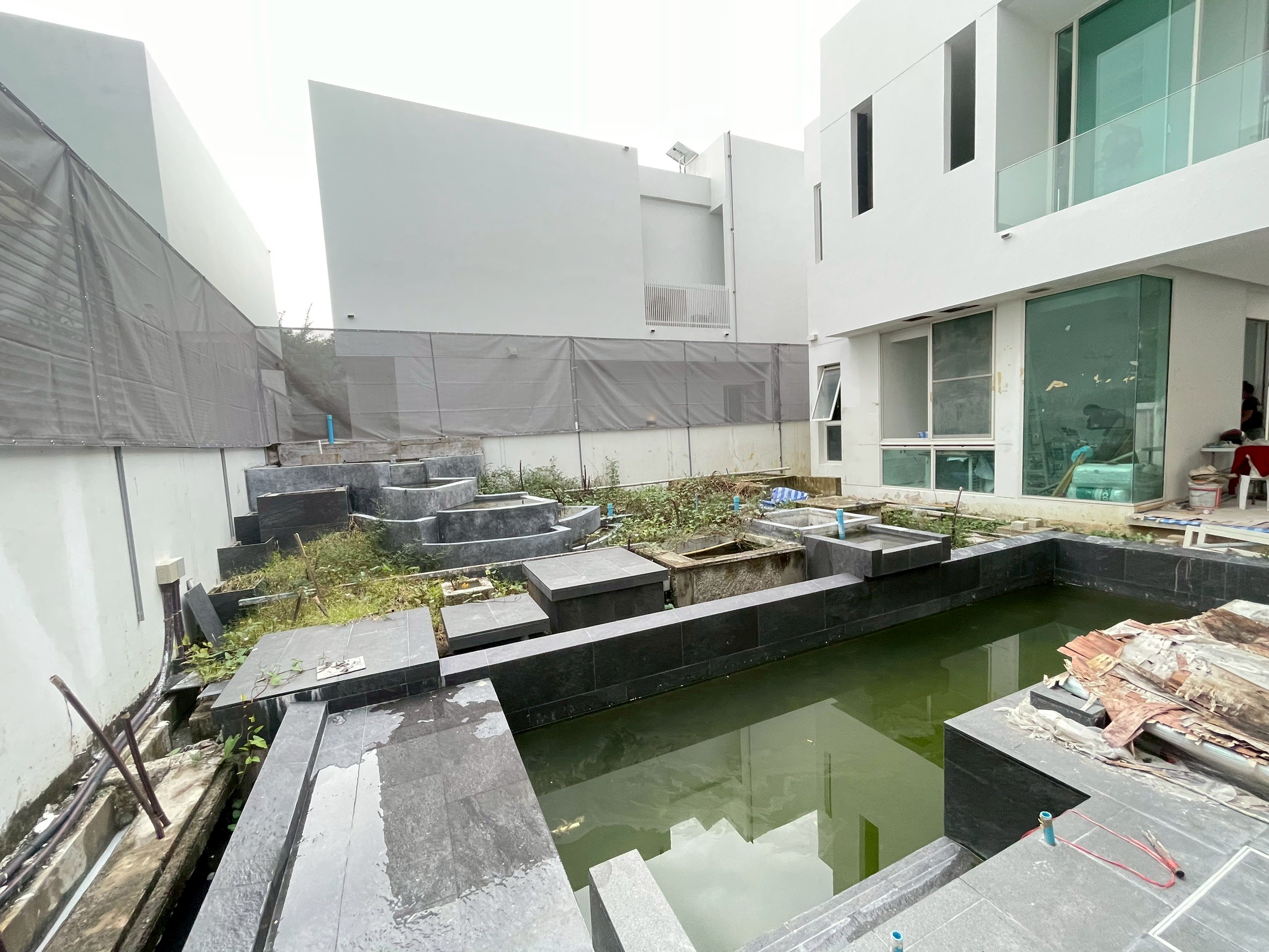 LINE_ALBUM_41168_251104_180