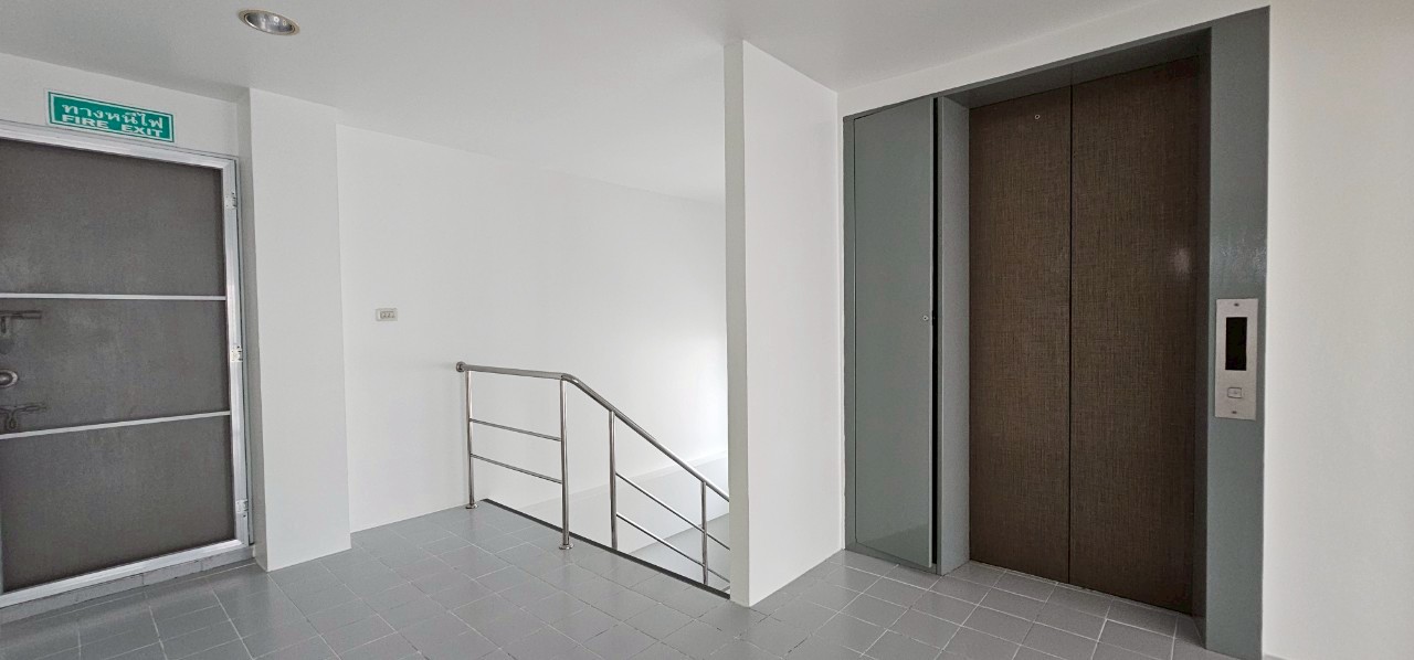 LINE_ALBUM_Picture_251105_11